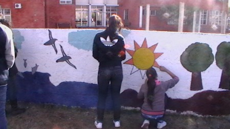 Pintando el mural.JPG